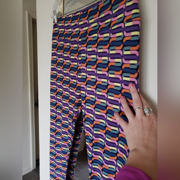 Hot! 90's Mike& Ike lularoe leggings TC - Picture 3 of 14